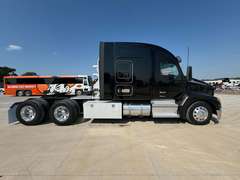 2023 Kenworth T680 photo 2