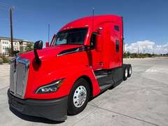 2023 Kenworth T680 photo 2