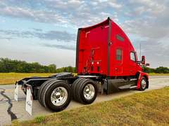 2023 Kenworth T680 photo 3