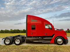 2023 Kenworth T680 photo 2