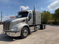 2021 Peterbilt 579 photo 2