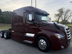 2021 Freightliner CASCADIA126 photo 1