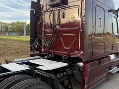 2021 Freightliner CASCADIA126 photo 8