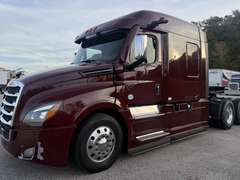 2021 Freightliner CASCADIA126 photo 2
