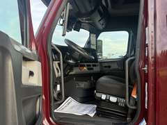 2021 Freightliner CASCADIA126 photo 3