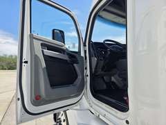 2022 Kenworth T680 photo 9