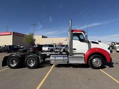 2023 Kenworth T880 photo 2