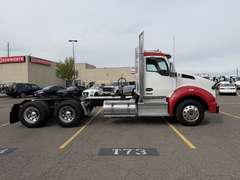 2023 Kenworth T880 photo 2