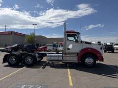 2023 Kenworth T880 photo 2