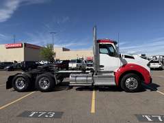 2023 Kenworth T880 photo 2