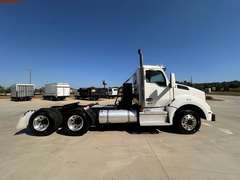 2022 Kenworth T880 photo 2