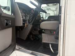 2022 Kenworth T270 photo 3