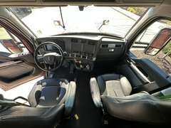 2023 Kenworth T680 photo 3