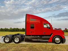 2023 Kenworth T680 photo 2