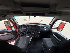 2023 Kenworth T680 photo 3