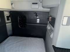 2023 Kenworth T680 photo 7