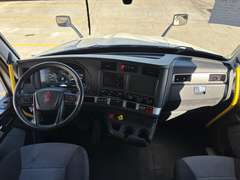 2023 Kenworth T680 photo 3