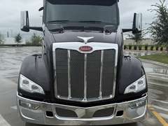 2024 Peterbilt 579 photo 8