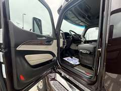 2024 Peterbilt 579 photo 9