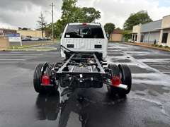 2027 Ford F550 photo 5