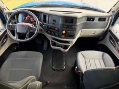 2025 Peterbilt 579 photo 3