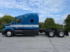2025 Peterbilt 579 photo 8