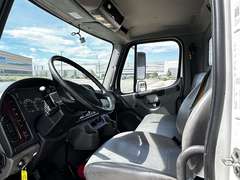 2022 Freightliner M2-106 photo 3