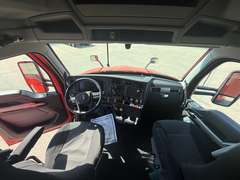 2023 Kenworth T680 photo 3
