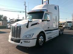 2023 Peterbilt 579 photo 2