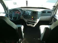 2023 Peterbilt 579 photo 3