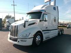 2023 Peterbilt 579 photo 2