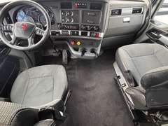 2022 Kenworth T680 photo 3