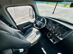 2022 Kenworth T680 photo 3